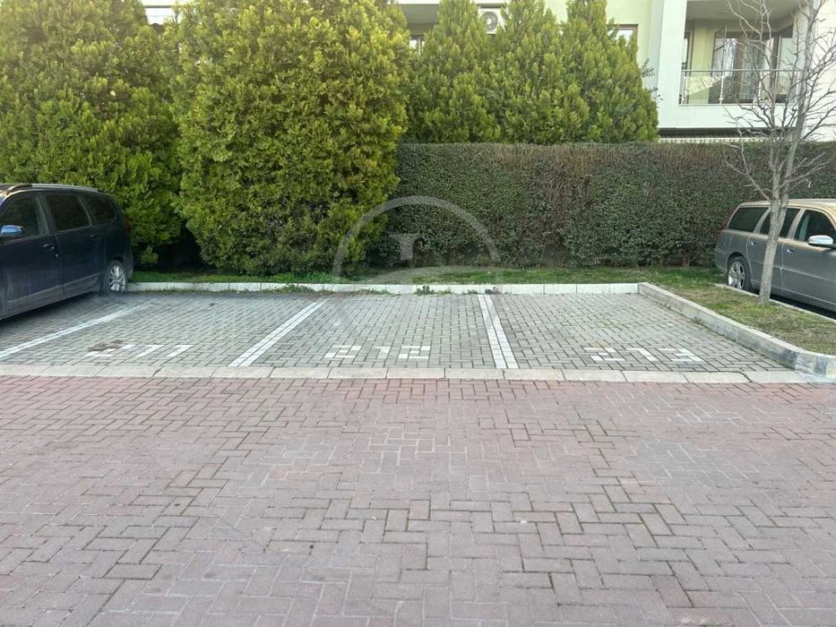 Реф. 3732  Паркомясто / Кършияка