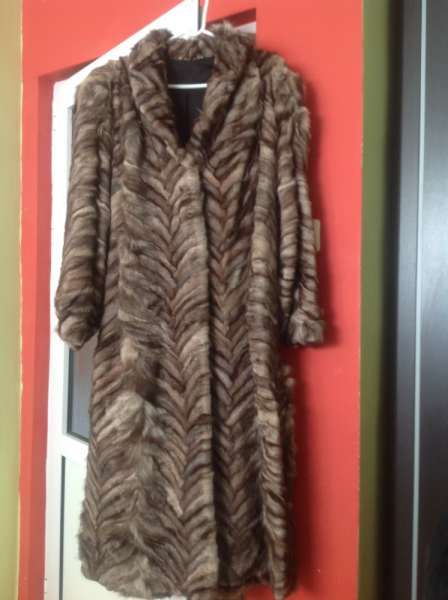продавам кожено палто от лисица