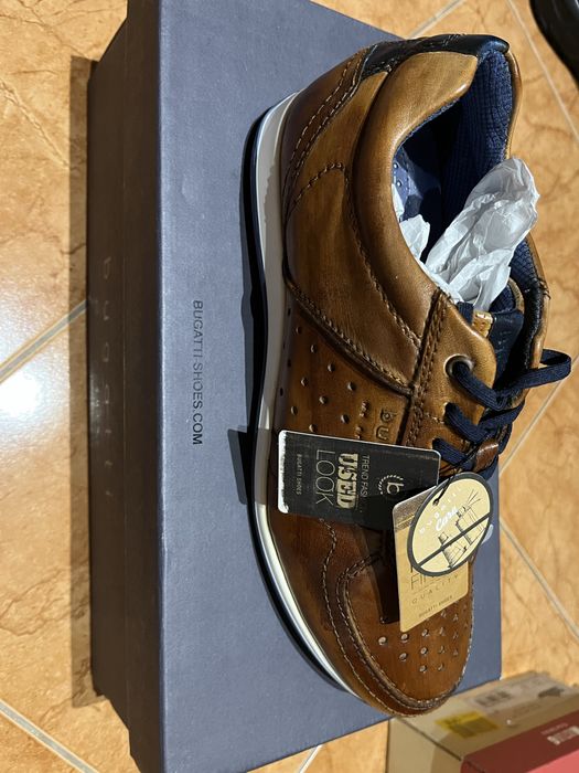 Pantofi noi cu eticheta