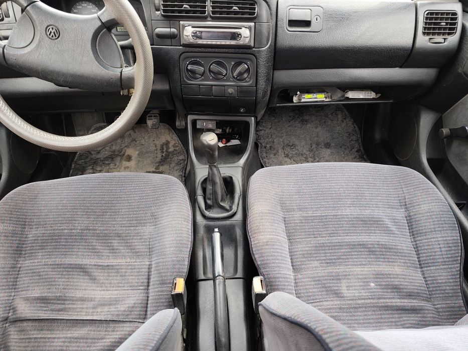 VW голф 1.8 90 коня 93г.