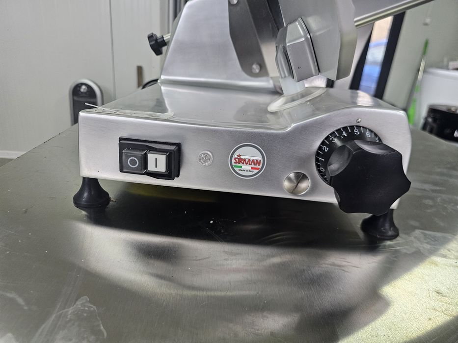 Feliator  profesional mezeluri