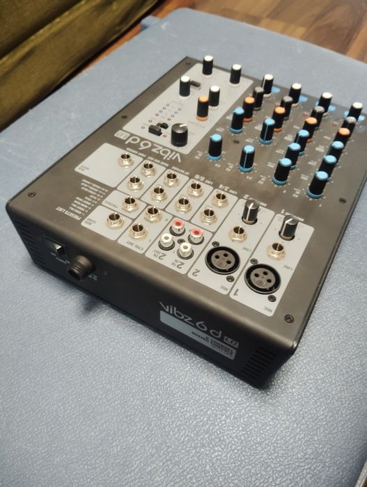 Vând Mixer audio cu FX
