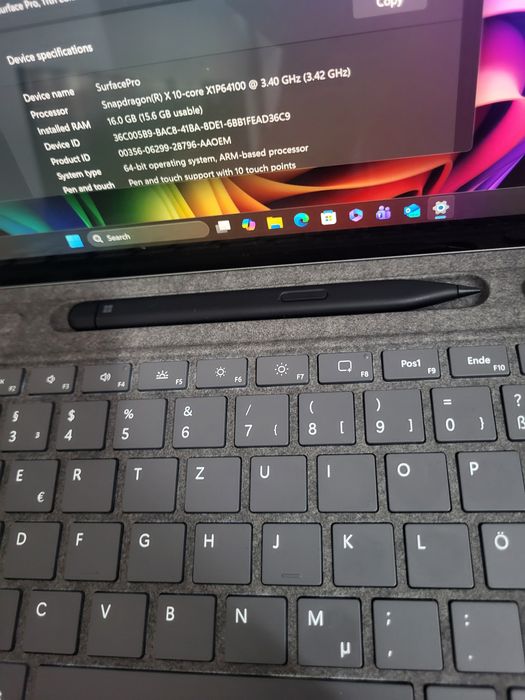 Microsoft Surface Pro 11 Copilot+ PC | 16GB | 512GB | Tastatură + Pen