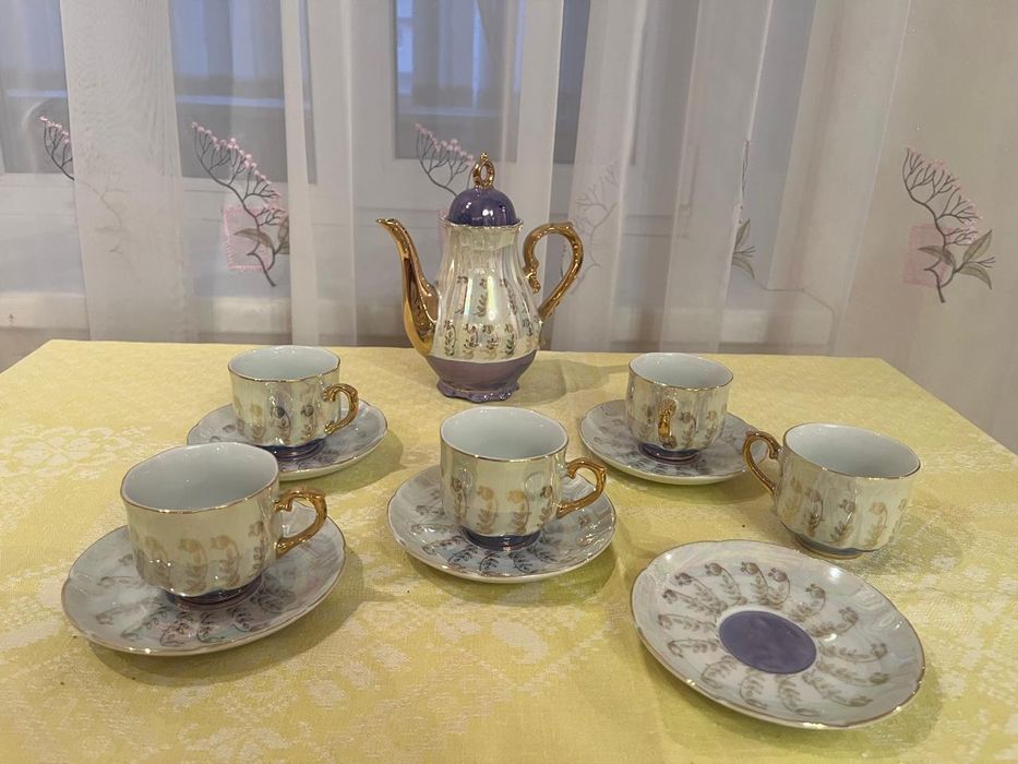 Кофейный сервиз чайник и 5 чашек с блюдцами