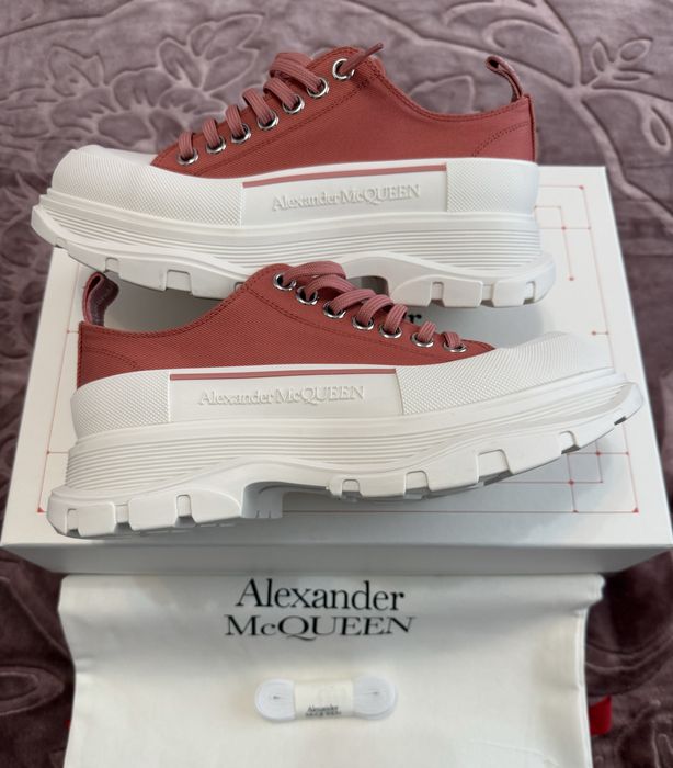 Sneakers damă Alexander McQueen Tread Slick culoare roșu-coral si alb