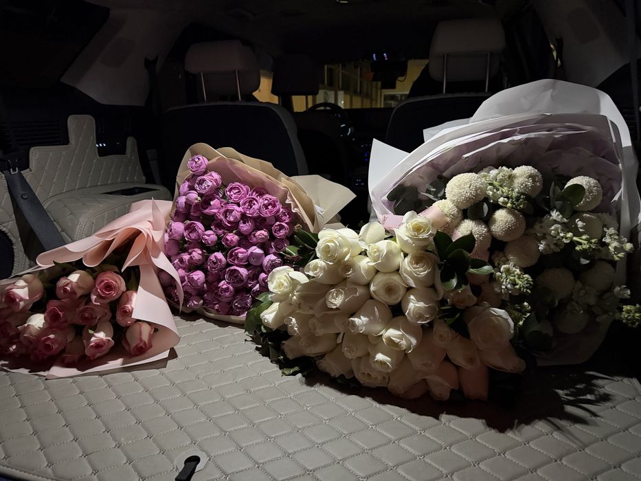 Белые шикарные розы 31 шт