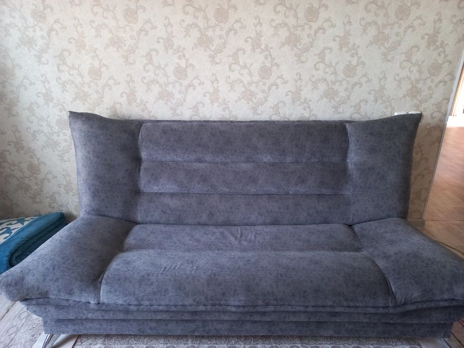 Продам диван и два кресла в связи с переездом