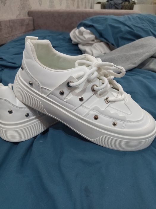 Кросовки новые из Китая