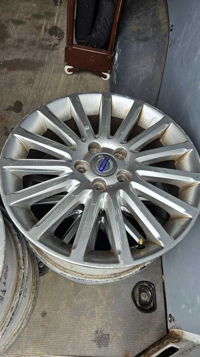 Джанти Volvo R17