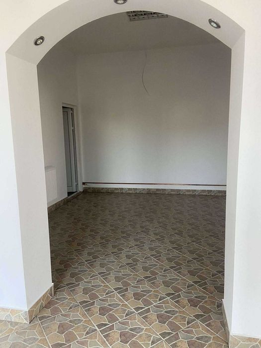 Închiriez spațiu comercial CENTRAL