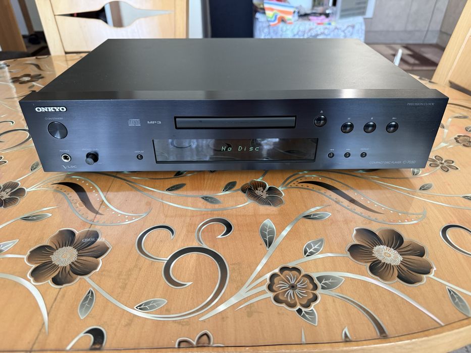 Onkyo C-7030 CD Player