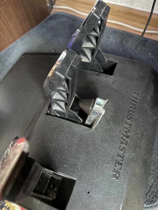 Volan Thrustmaster TMX PRO + 3 pedale