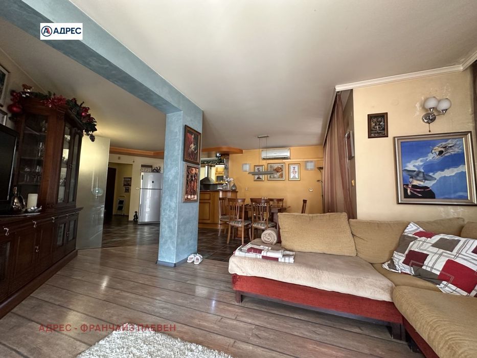 Продава се Тристаен апартамент в Плевен, Идеален център - 110 кв.м за 1637 €/кв.м - Снимка #5