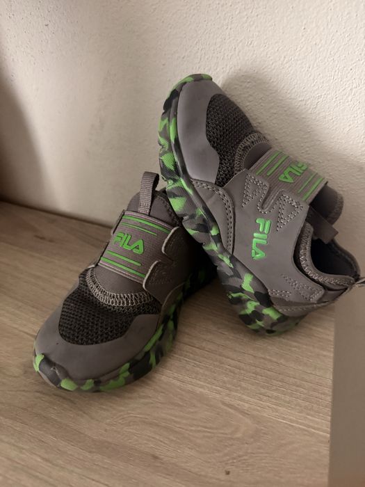 Adidași Fila numarul 25