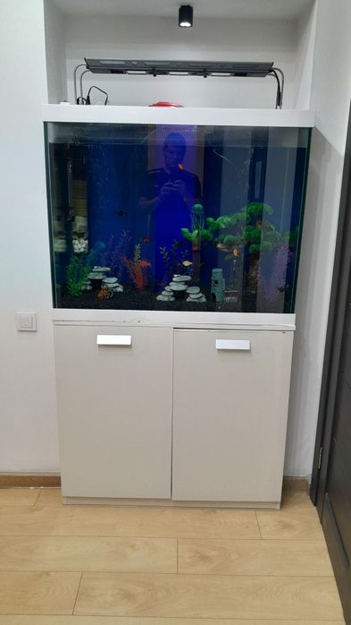 Продаётся аквариум на 400л