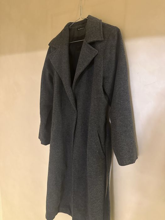 Дамско сиво палто с колан и копче