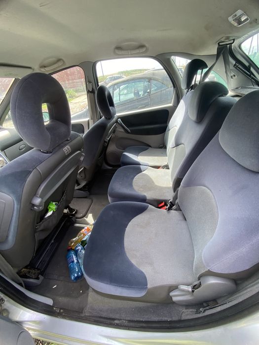 Piese Citroen Xsara Picaso motor 2.0 hdi RHZ an 2004.injetoare bara