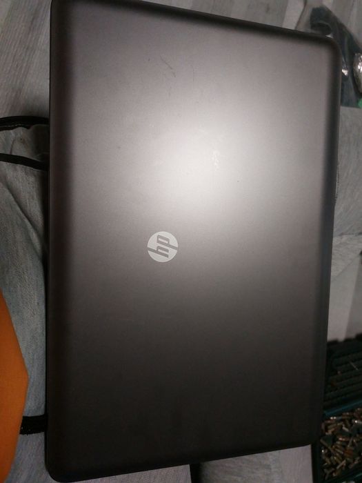 Vand laptop HP model rt3290-c2 pentru piese ecran,încărcător