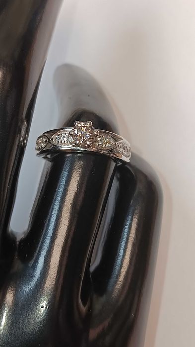 Нов златен пръстен с диамантом 0,35 карата със  сертификатом