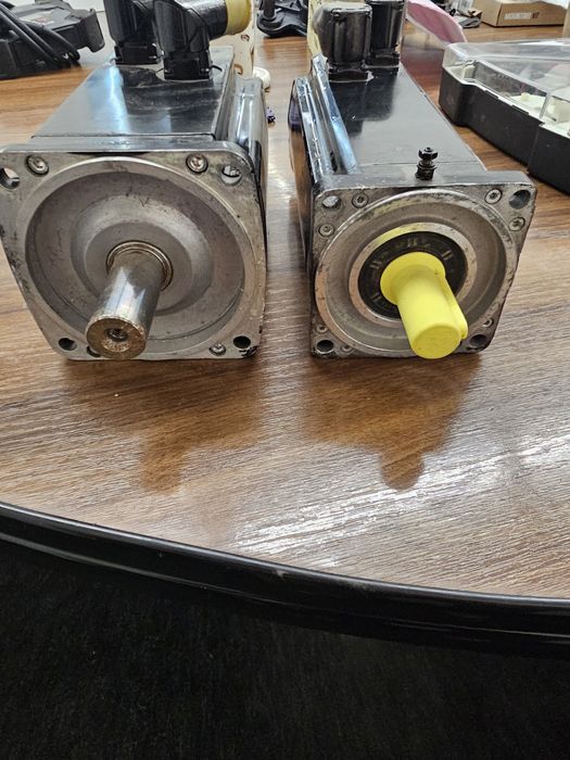 De vânzare 2 servomotoare , Schneider  Elau  /  Kronos