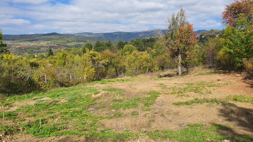 Teren cu vedere la muntii Leaota(primii 1600 intravilan+dif.extravilan