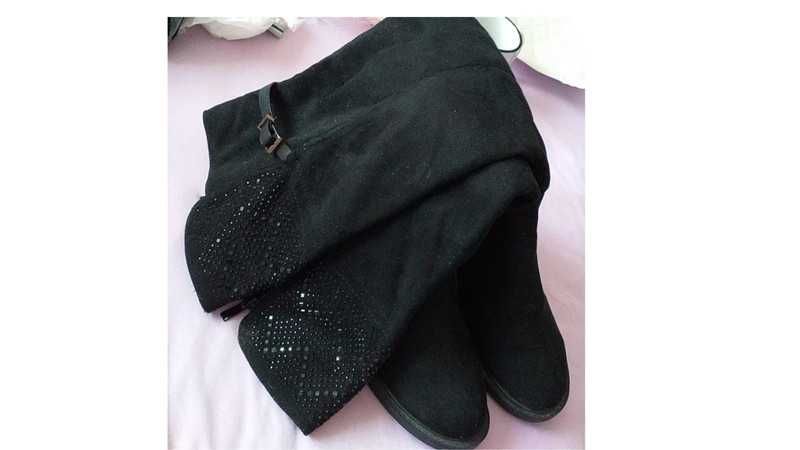 Cizme lungi, peste genunchi