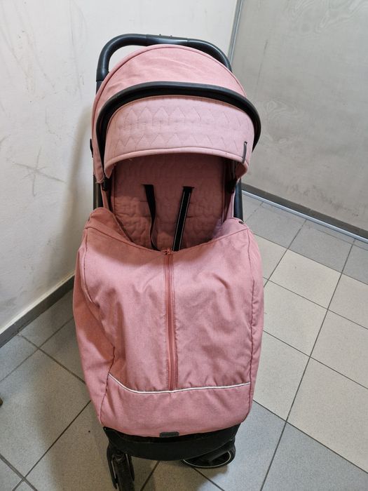 Детская прогулочная коляска