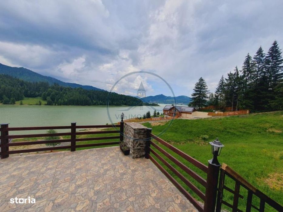 Cabana cu accesc la lac, 1400mp teren Colibita