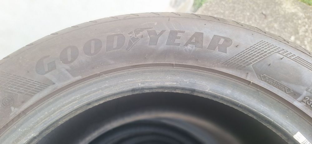 Anvelope vara ,,Good year" 235.55.17