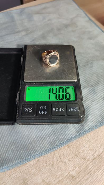 Продам новое золотое кольцо, печатка