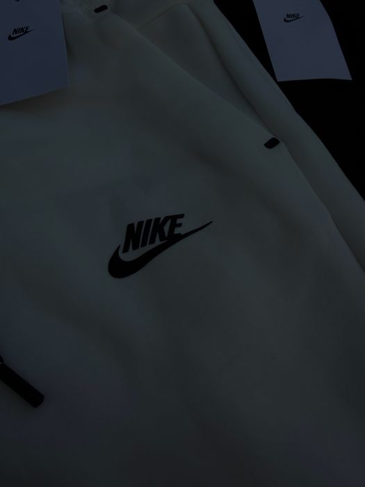 Panfaloni Scurti Nike Tech / Premium 2026