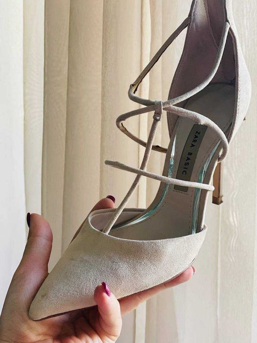 Босоножки на каблуке ZARA