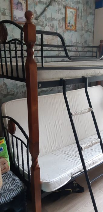 Двухярусная кровать