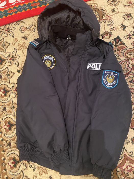 Куртка МВД и спортивные водонепроницаемые ручные часы