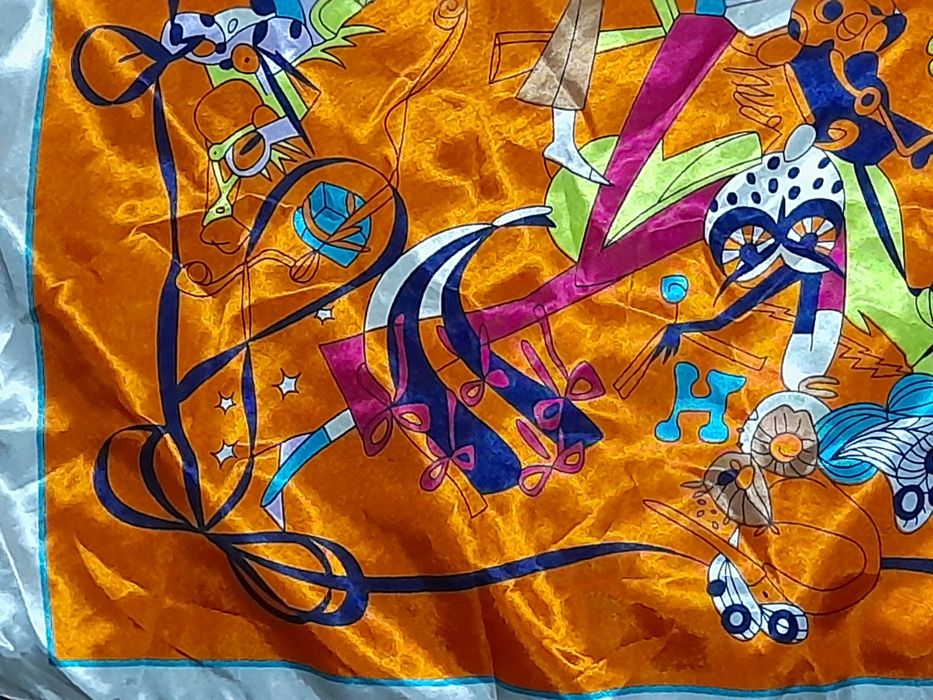 Esarfa  de LUX rara de colecție 100%  matase "Le Bal Masque" Hermes