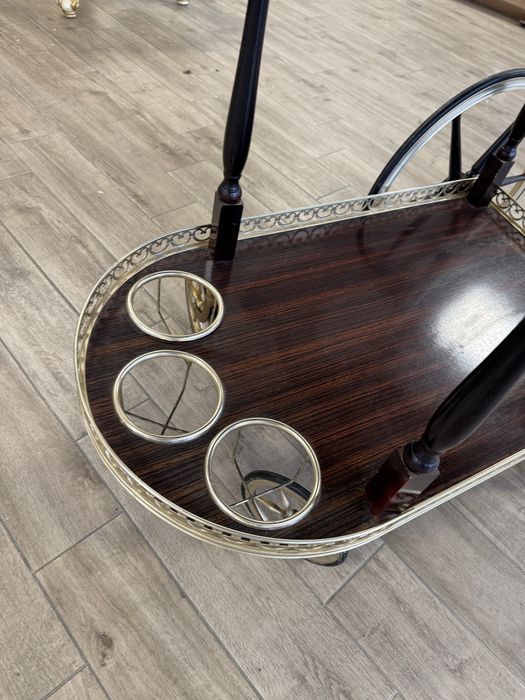 Gheridon din lemn cu elemente din metal aurit