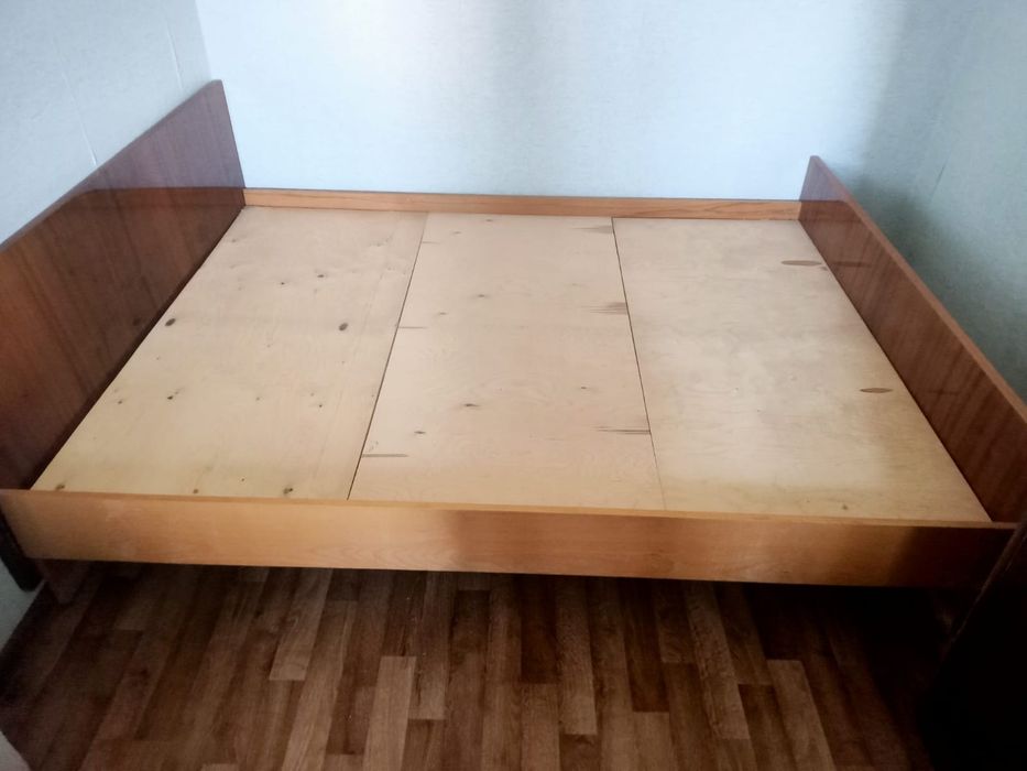 Продам двух спальную кровать