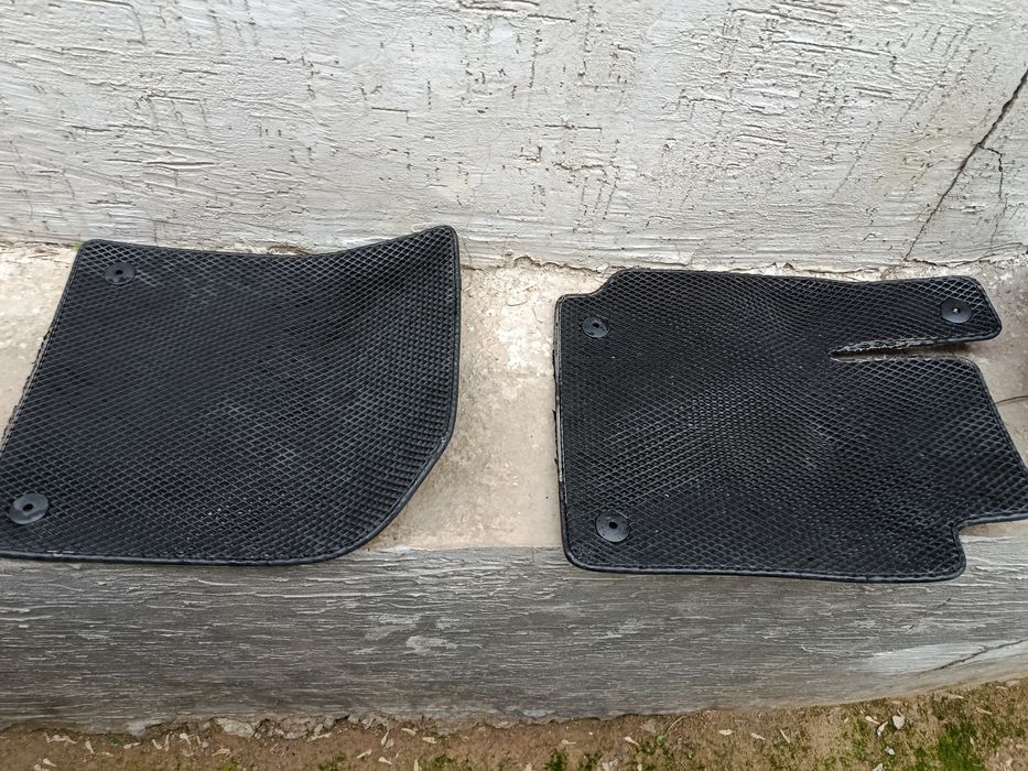 Коврики, в хорошем состоянии