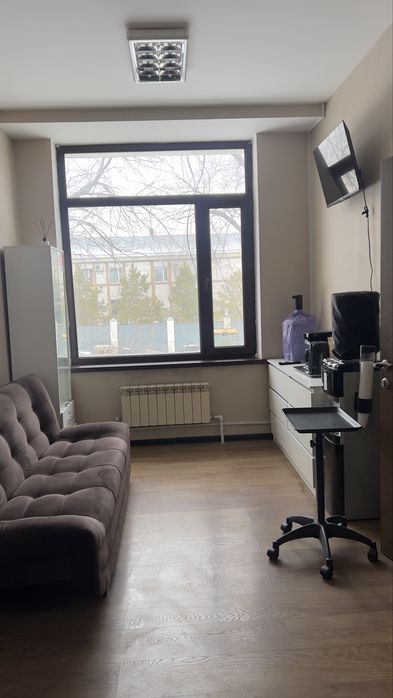 Сдам кресло мастерам