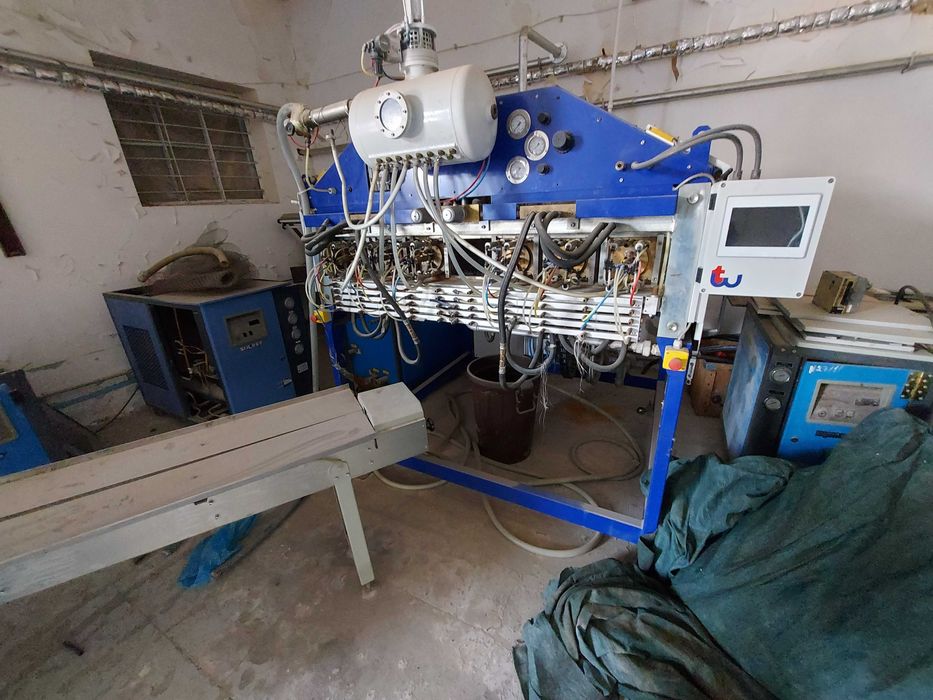 Машина по производству пластиковых поддонов