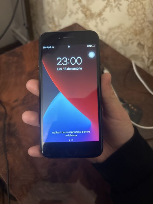 Vand iphone 7 black in stare foarte buna