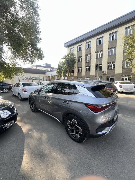 Byd yuan Plus 4 pazitsiya