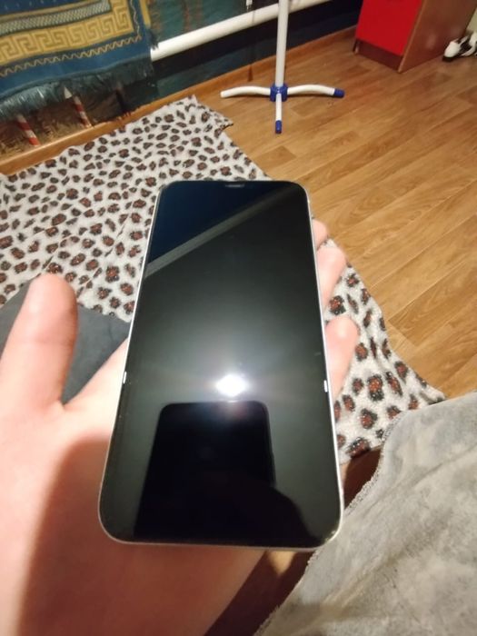 Обменяю айфон 11 на планшет самсунг