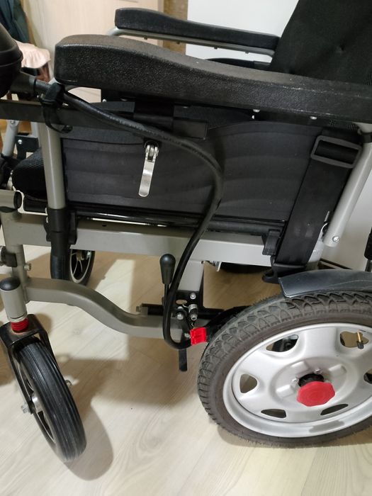 Продам инвалидное кресло с пультом управления