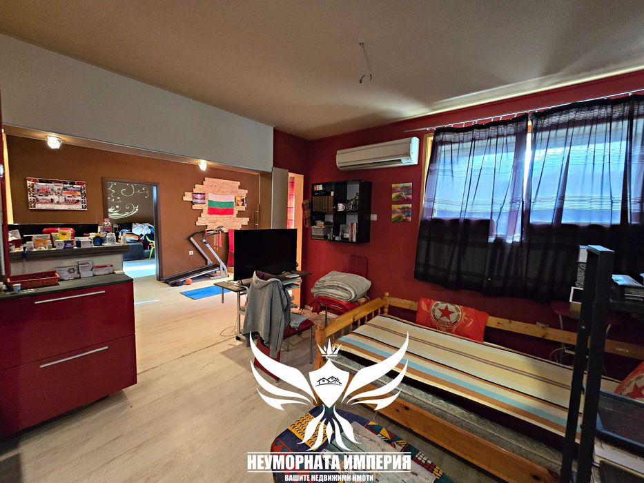 Продавам двуетажна къща РЗП 364кв. с 313кв.м. двор в гр.Асеновград