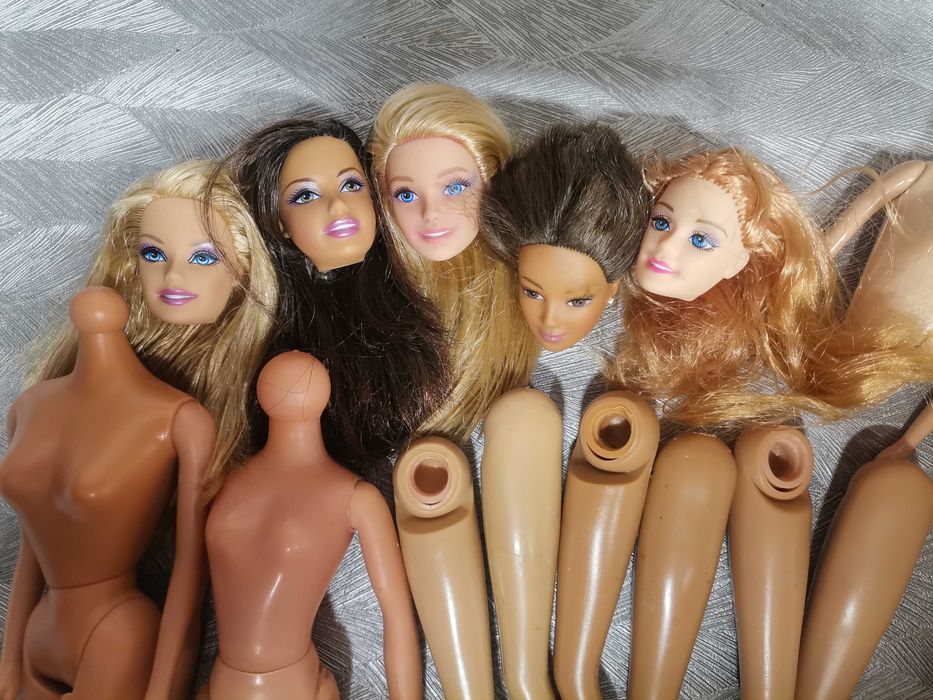 Подарявам лот при покупка - части за кукли с дефекти