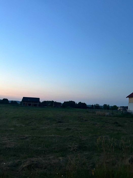 Vând teren intravilant 1000 mp.