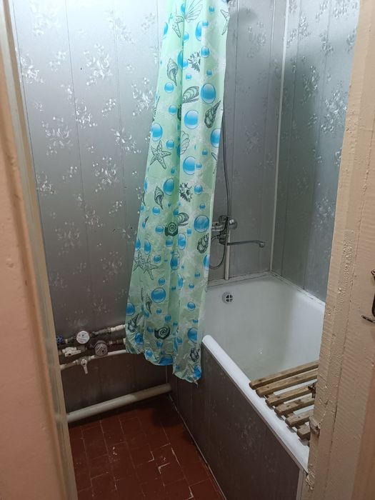 Срочно продаю 1 ком 2 этаж 3 Мик Чирчик