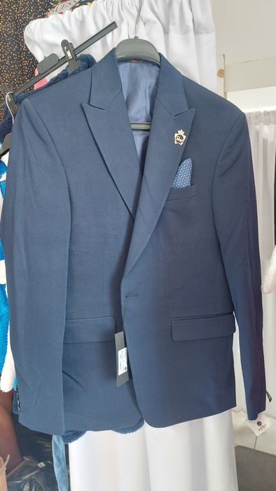 Costume de barbati, 325 de lei buc,costumele sunt noi,