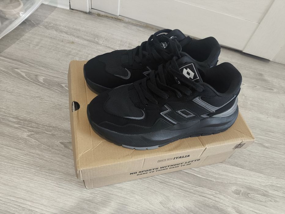 Демисезонные кроссовки Lotto